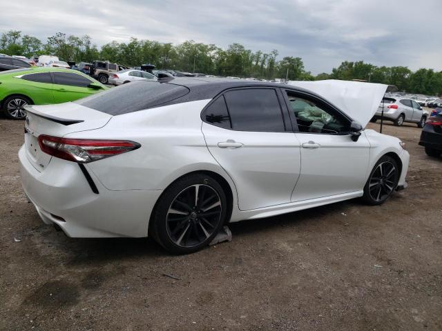 Photo 2 VIN: 4T1B61HK1JU143113 - TOYOTA CAMRY 