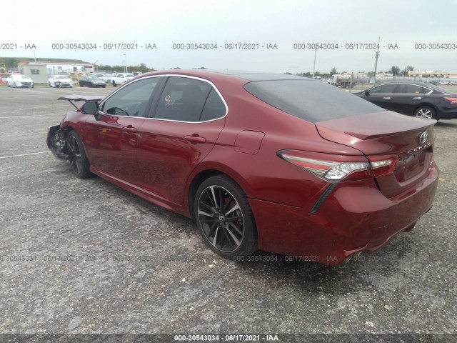 Photo 2 VIN: 4T1B61HK1JU509040 - TOYOTA CAMRY 