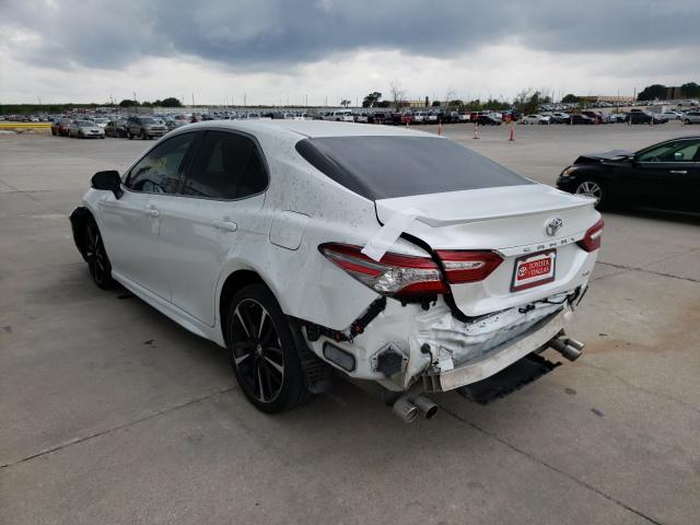 Photo 2 VIN: 4T1B61HK1JU662632 - TOYOTA CAMRY XSE 