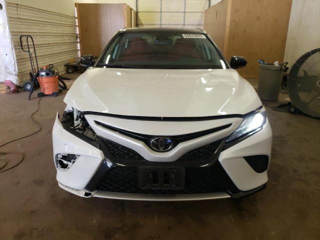 Photo 4 VIN: 4T1B61HK1KU242970 - TOYOTA CAMRY XSE 