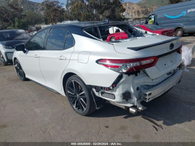 Photo 2 VIN: 4T1B61HK1KU272602 - TOYOTA CAMRY 