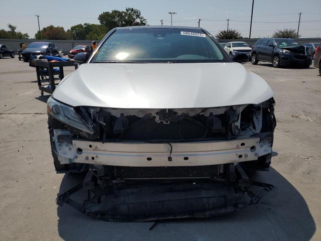 Photo 4 VIN: 4T1B61HK1KU293417 - TOYOTA CAMRY XSE 