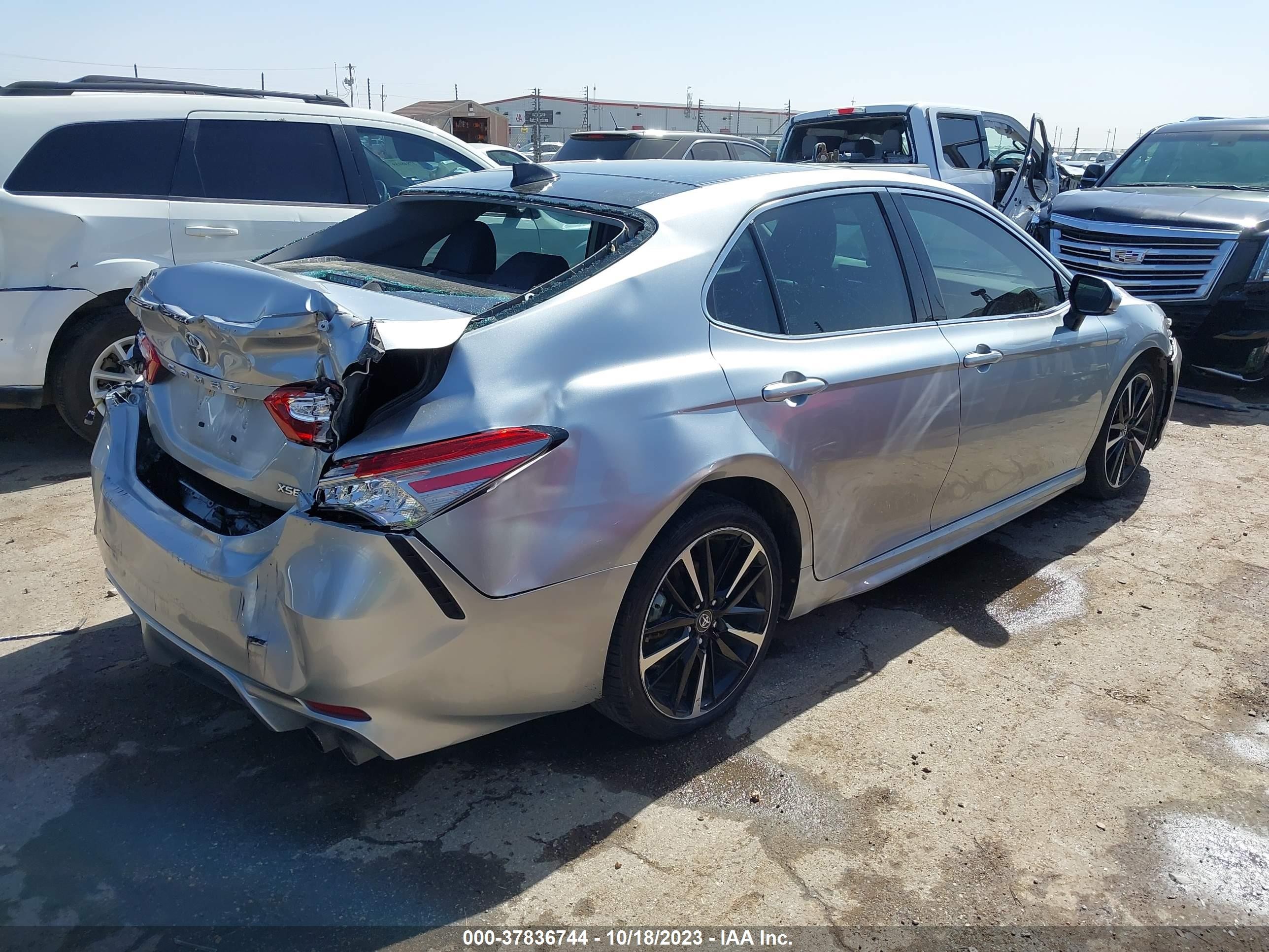 Photo 3 VIN: 4T1B61HK1KU805595 - TOYOTA CAMRY 