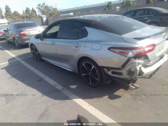 Photo 2 VIN: 4T1B61HK2JU005371 - TOYOTA CAMRY 