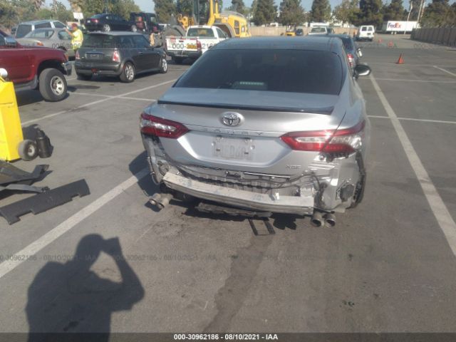 Photo 5 VIN: 4T1B61HK2JU005371 - TOYOTA CAMRY 