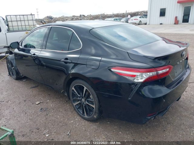 Photo 2 VIN: 4T1B61HK2JU043246 - TOYOTA CAMRY 