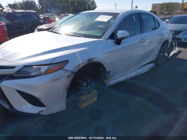 Photo 5 VIN: 4T1B61HK2JU057485 - TOYOTA CAMRY 