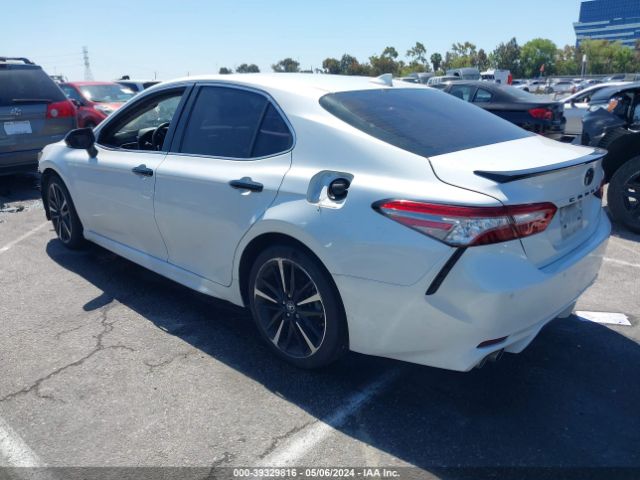 Photo 2 VIN: 4T1B61HK2JU073914 - TOYOTA CAMRY 