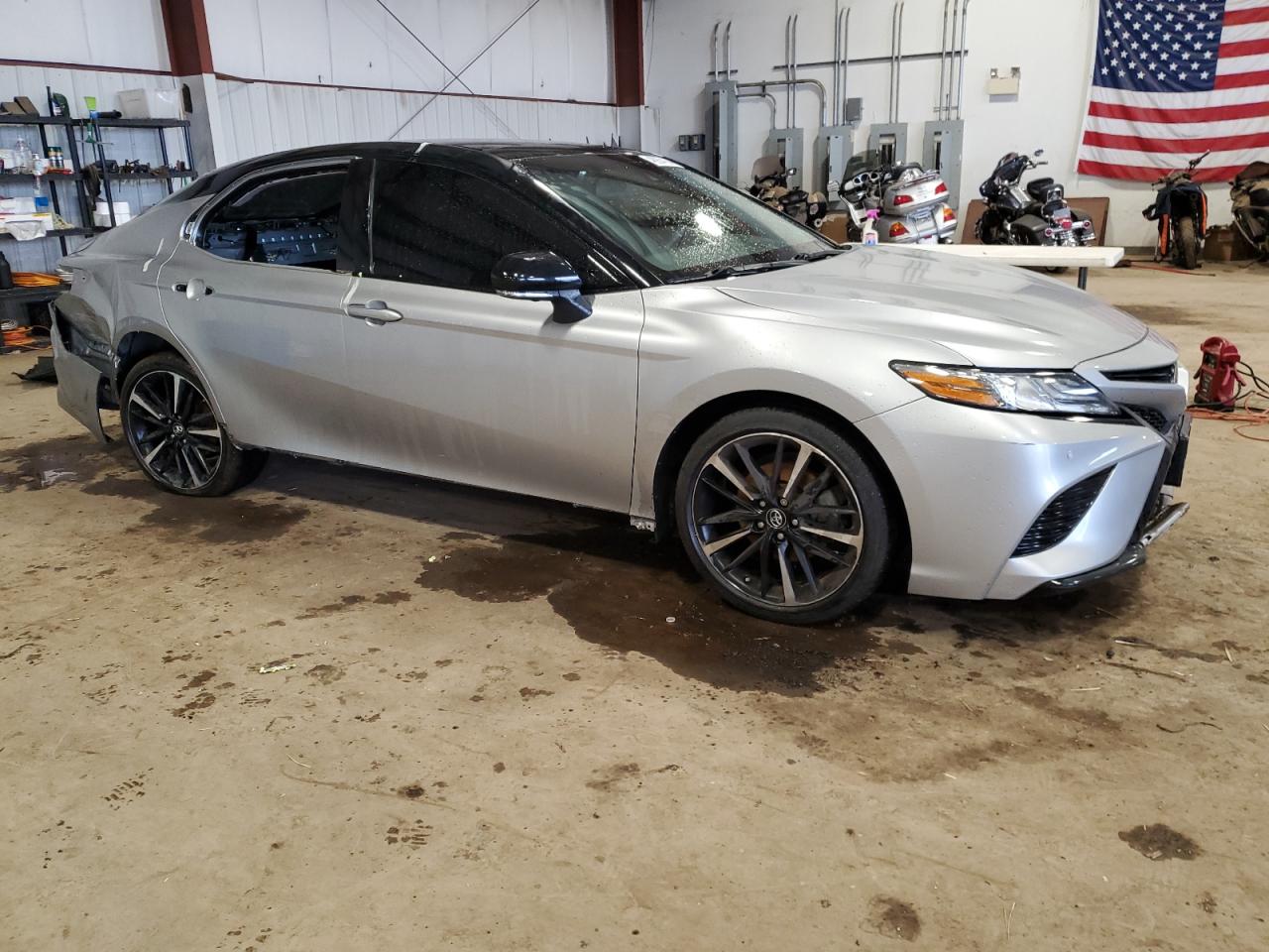 Photo 3 VIN: 4T1B61HK2JU074996 - TOYOTA CAMRY 