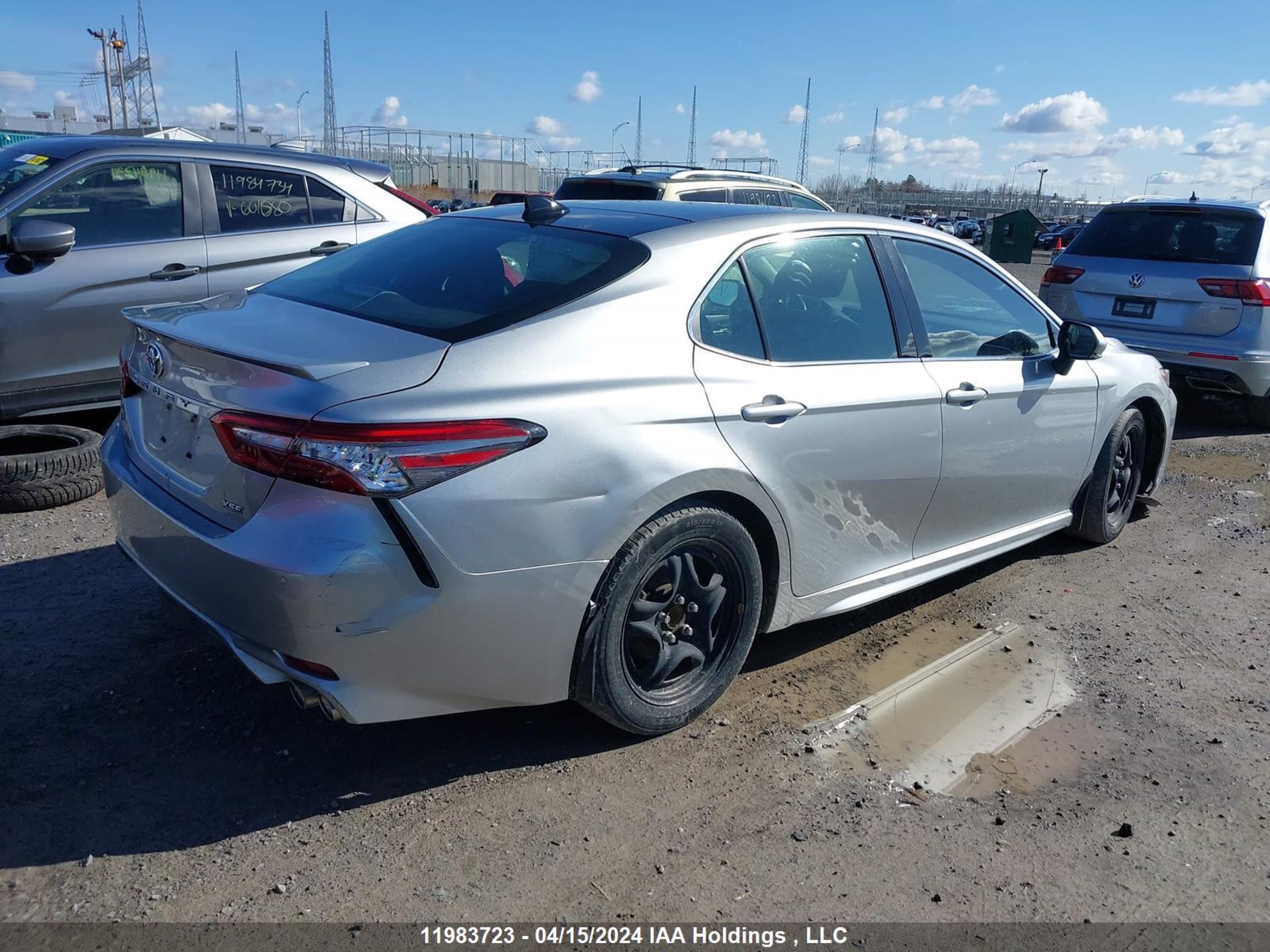 Photo 3 VIN: 4T1B61HK2JU100500 - TOYOTA CAMRY 