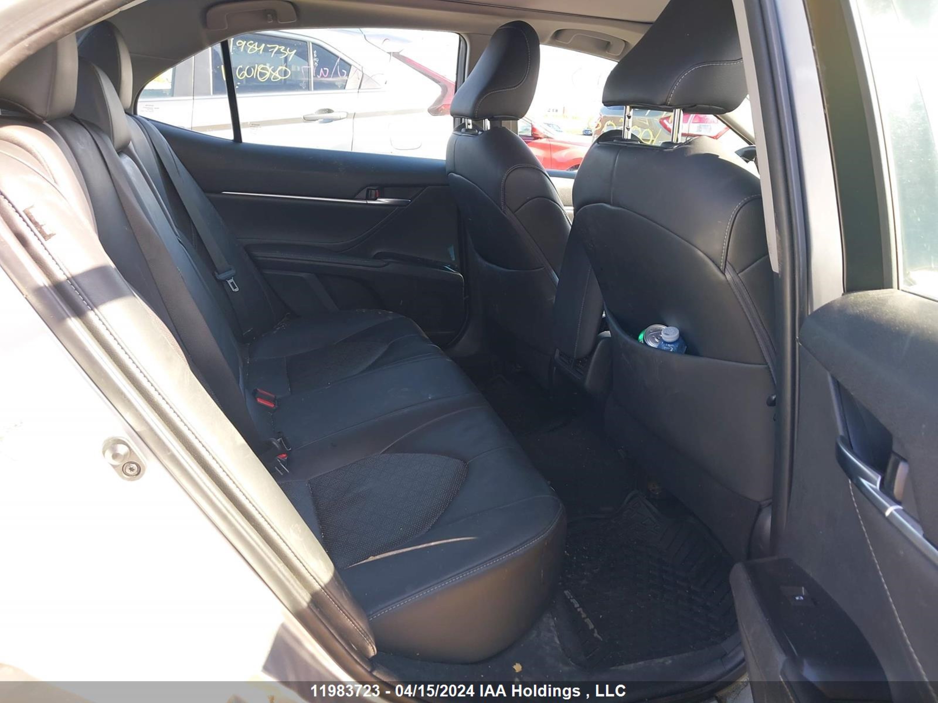 Photo 7 VIN: 4T1B61HK2JU100500 - TOYOTA CAMRY 