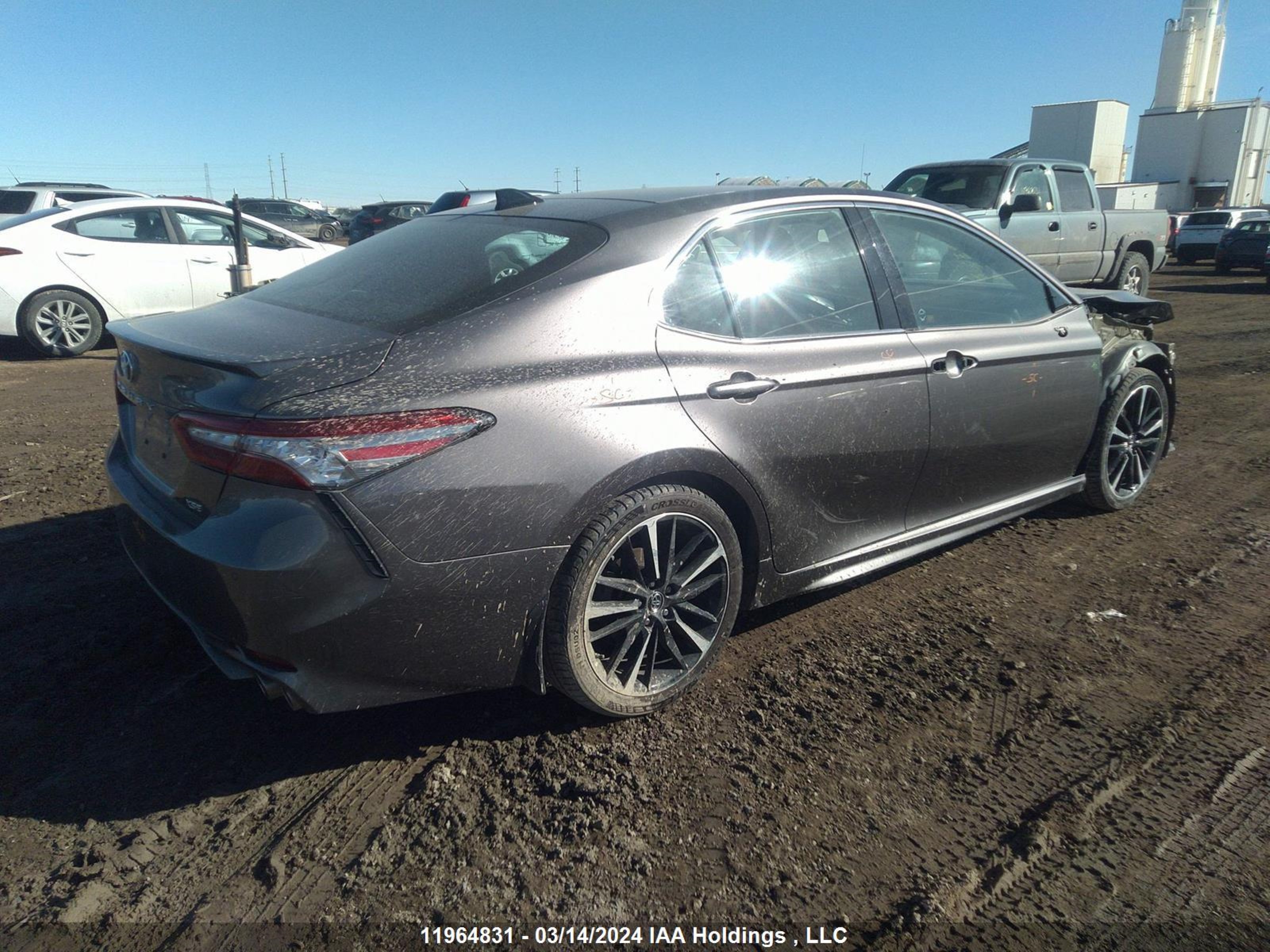 Photo 3 VIN: 4T1B61HK2JU114350 - TOYOTA CAMRY 