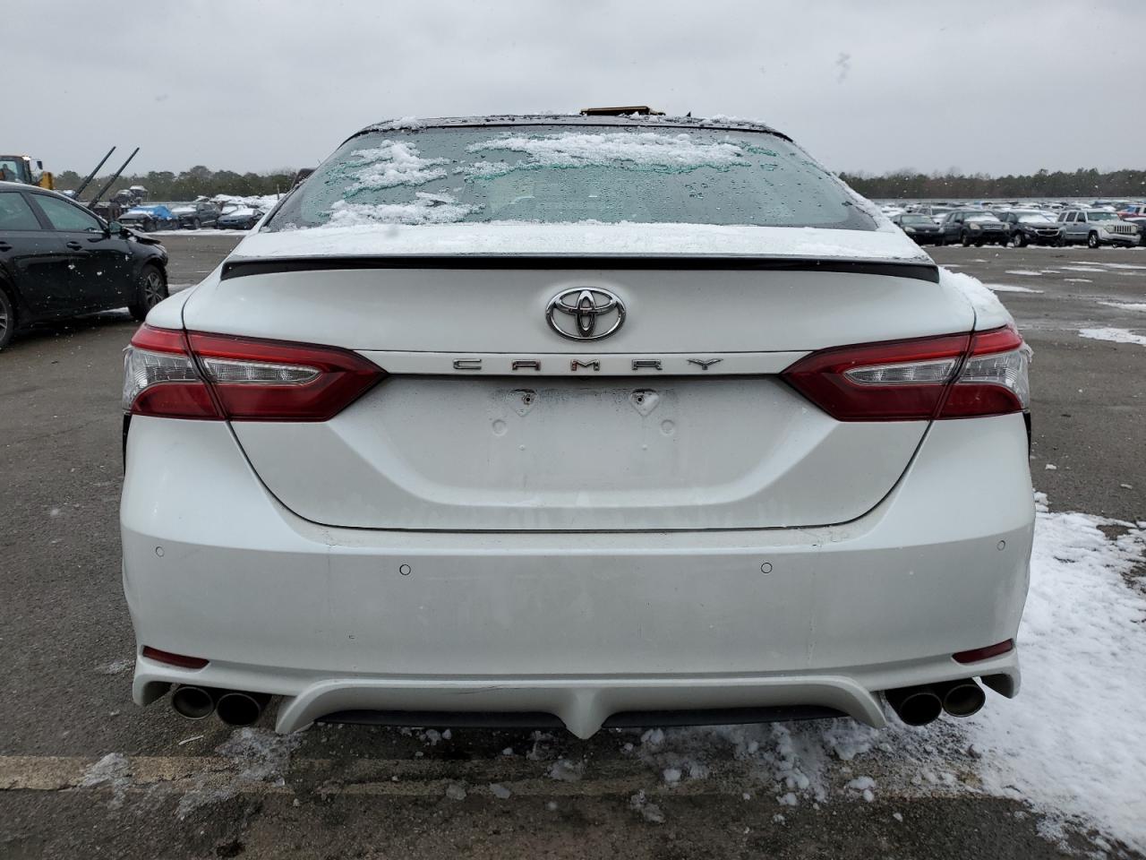 Photo 5 VIN: 4T1B61HK2JU126501 - TOYOTA CAMRY 