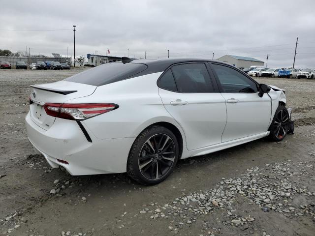 Photo 2 VIN: 4T1B61HK2JU143072 - TOYOTA CAMRY XSE 