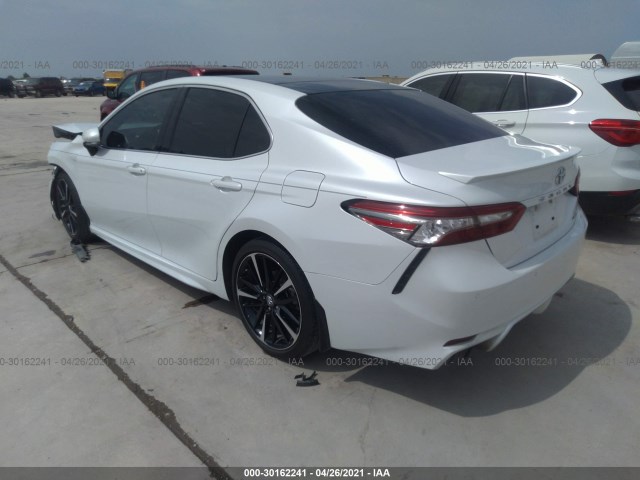 Photo 2 VIN: 4T1B61HK2JU155559 - TOYOTA CAMRY 