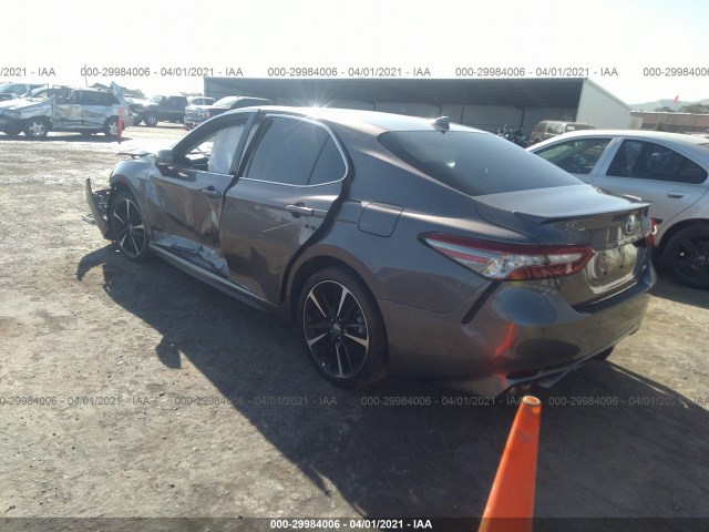 Photo 2 VIN: 4T1B61HK2JU518331 - TOYOTA CAMRY 