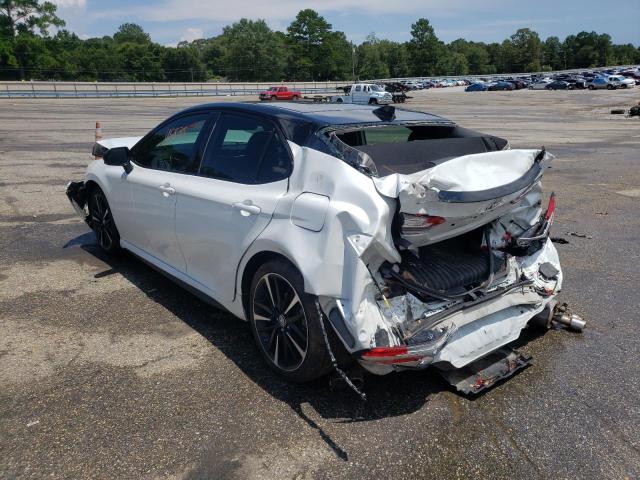 Photo 2 VIN: 4T1B61HK2KU233808 - TOYOTA CAMRY XSE 