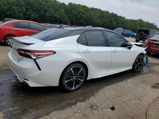 Photo 2 VIN: 4T1B61HK2KU260877 - TOYOTA CAMRY XSE 