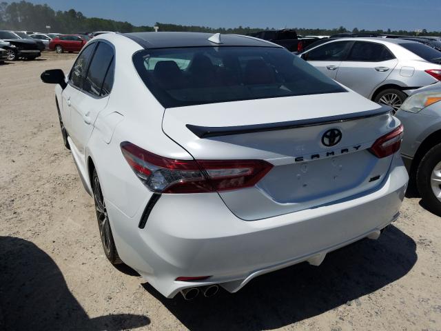 Photo 2 VIN: 4T1B61HK2KU736805 - TOYOTA CAMRY XSE 