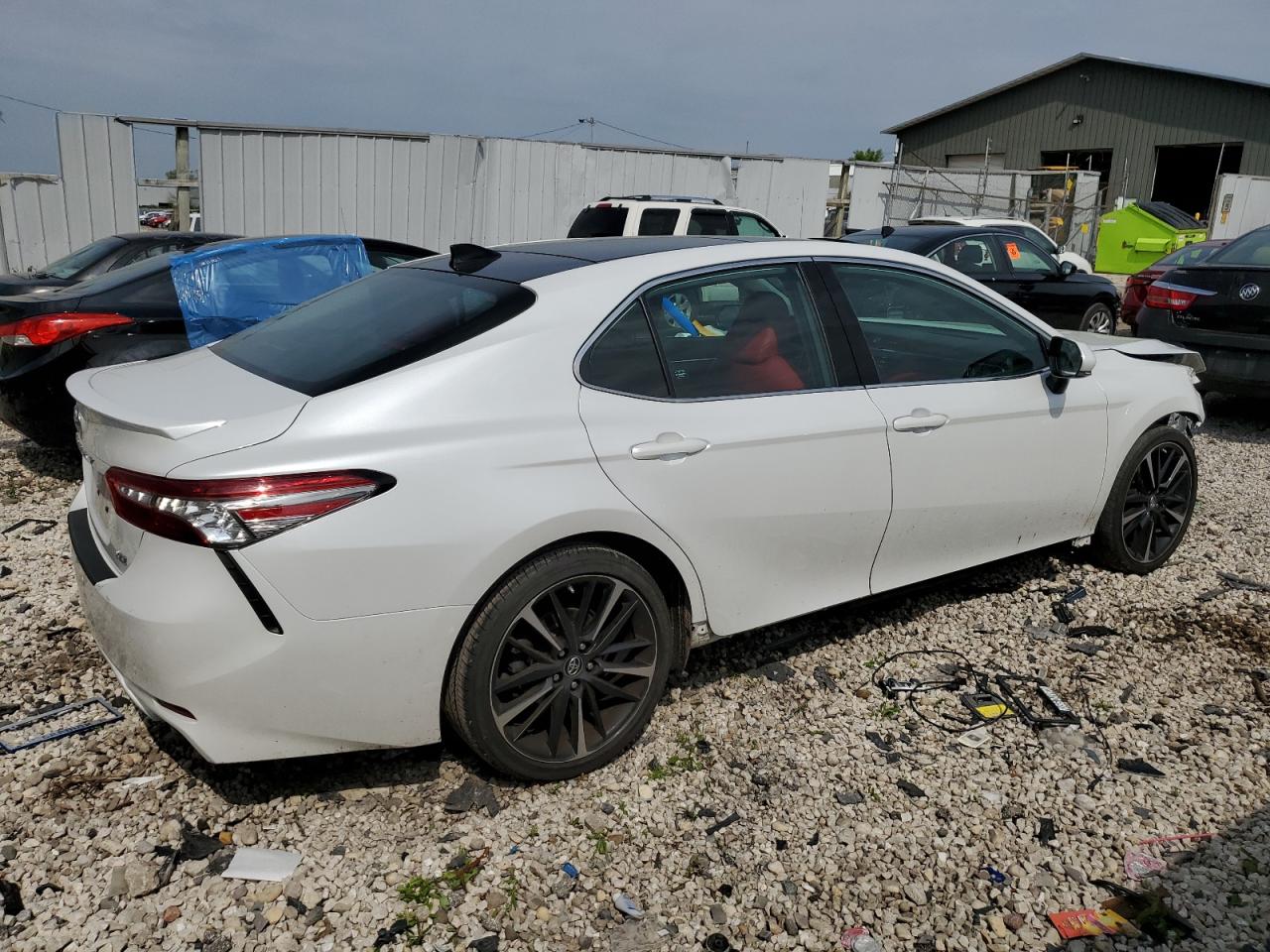 Photo 2 VIN: 4T1B61HK2KU811017 - TOYOTA CAMRY 