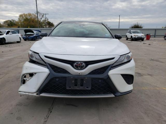 Photo 4 VIN: 4T1B61HK3JU104572 - TOYOTA CAMRY 