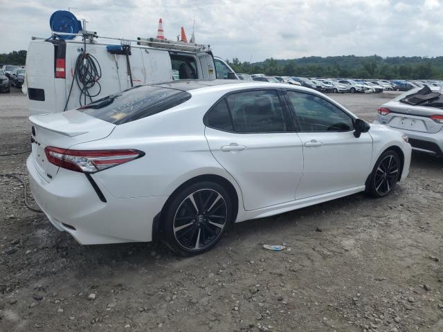 Photo 2 VIN: 4T1B61HK3JU132226 - TOYOTA CAMRY XSE 