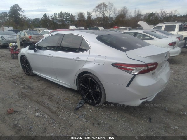 Photo 2 VIN: 4T1B61HK3JU664446 - TOYOTA CAMRY 