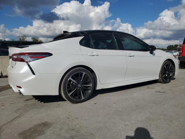 Photo 2 VIN: 4T1B61HK3KU207122 - TOYOTA CAMRY XSE 