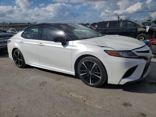 Photo 3 VIN: 4T1B61HK3KU207122 - TOYOTA CAMRY XSE 