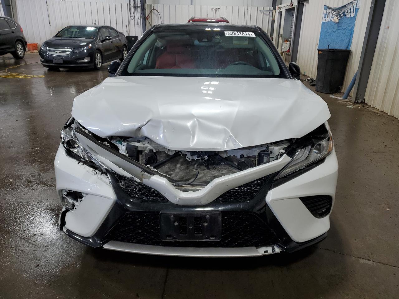 Photo 4 VIN: 4T1B61HK3KU216824 - TOYOTA CAMRY 