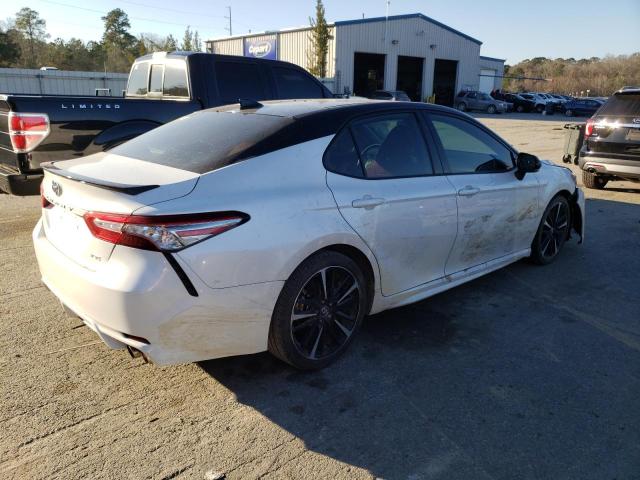 Photo 2 VIN: 4T1B61HK3KU256403 - TOYOTA CAMRY XSE 