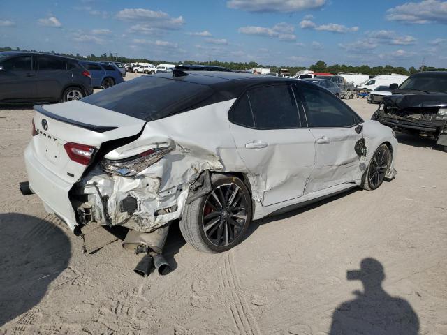 Photo 2 VIN: 4T1B61HK3KU271872 - TOYOTA CAMRY XSE 