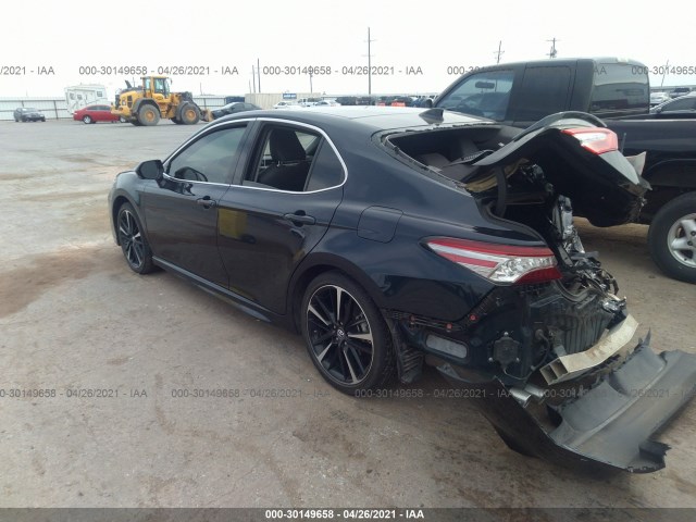 Photo 2 VIN: 4T1B61HK3KU698601 - TOYOTA CAMRY 