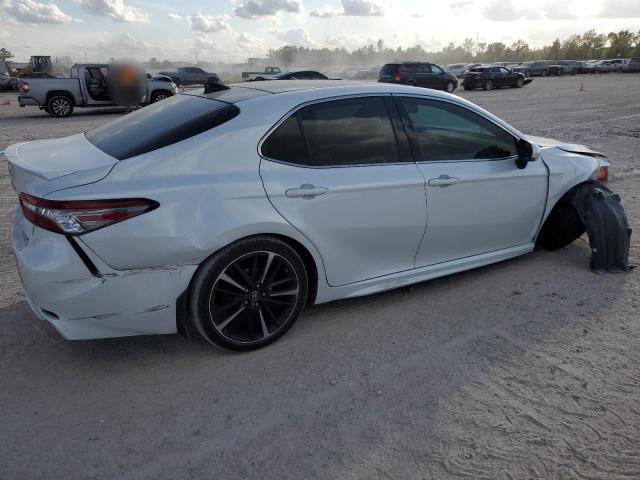 Photo 2 VIN: 4T1B61HK3KU742371 - TOYOTA CAMRY XSE 