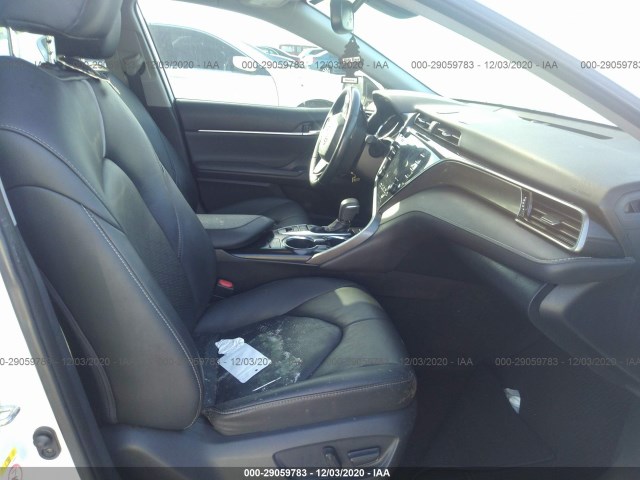 Photo 4 VIN: 4T1B61HK3KU768565 - TOYOTA CAMRY 