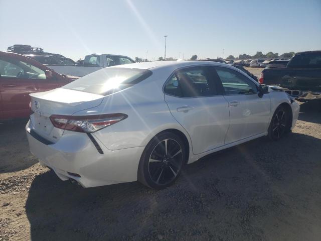 Photo 2 VIN: 4T1B61HK4JU043670 - TOYOTA CAMRY XSE 