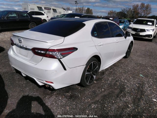 Photo 3 VIN: 4T1B61HK4JU062557 - TOYOTA CAMRY 