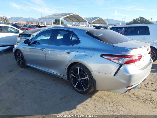 Photo 2 VIN: 4T1B61HK4JU063580 - TOYOTA CAMRY 