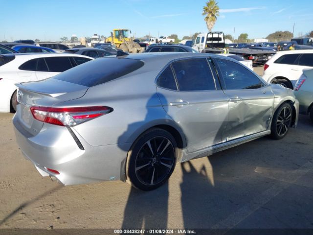 Photo 3 VIN: 4T1B61HK4JU063580 - TOYOTA CAMRY 