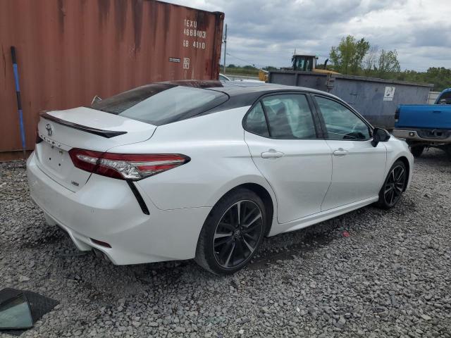 Photo 2 VIN: 4T1B61HK4JU070285 - TOYOTA CAMRY XSE 