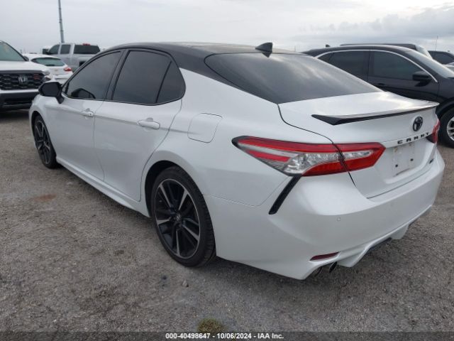 Photo 2 VIN: 4T1B61HK4JU076605 - TOYOTA CAMRY 