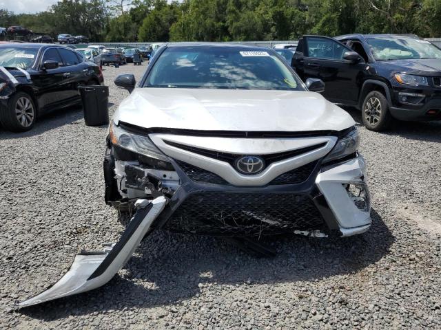 Photo 4 VIN: 4T1B61HK4JU149181 - TOYOTA CAMRY 