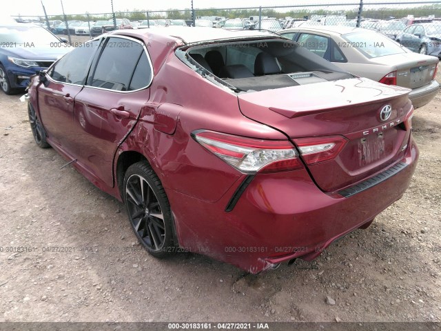 Photo 2 VIN: 4T1B61HK4JU663404 - TOYOTA CAMRY 