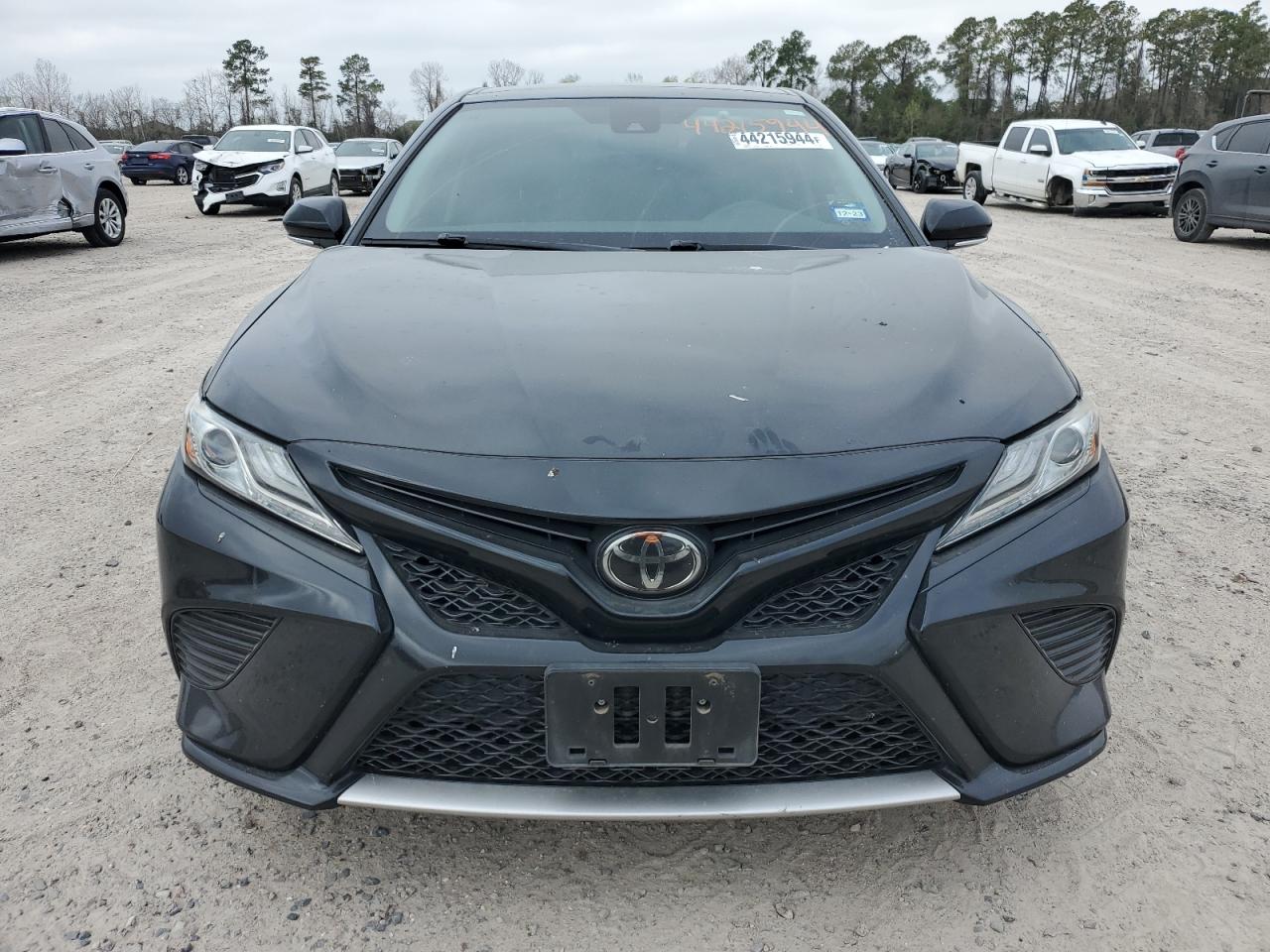 Photo 4 VIN: 4T1B61HK4KU816722 - TOYOTA CAMRY 