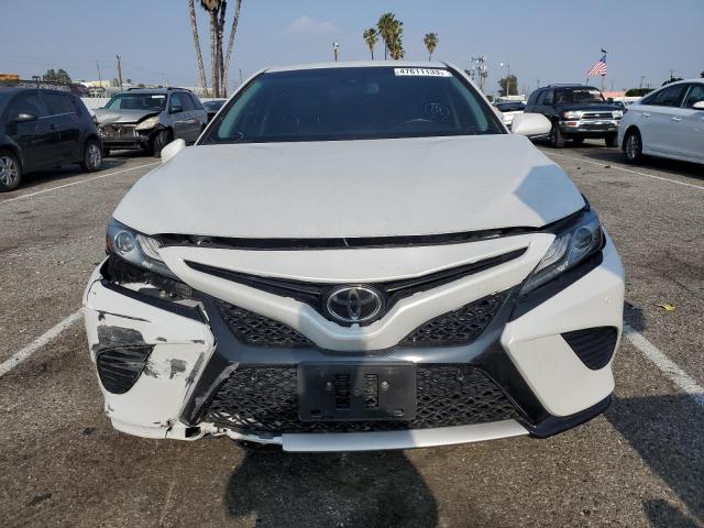 Photo 4 VIN: 4T1B61HK5JU053088 - TOYOTA CAMRY 