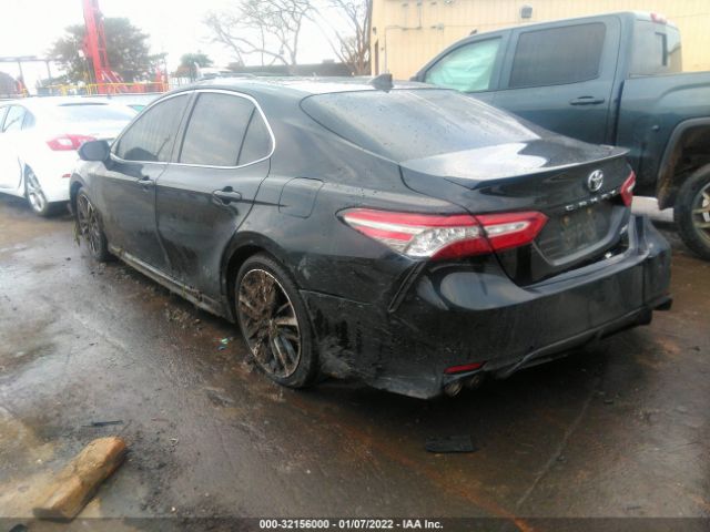 Photo 2 VIN: 4T1B61HK5JU058470 - TOYOTA CAMRY 