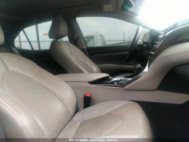 Photo 4 VIN: 4T1B61HK5JU058470 - TOYOTA CAMRY 