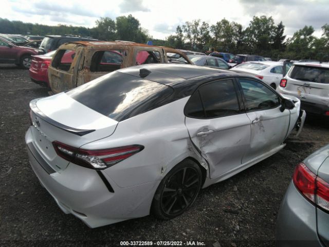 Photo 3 VIN: 4T1B61HK5JU066892 - TOYOTA CAMRY 