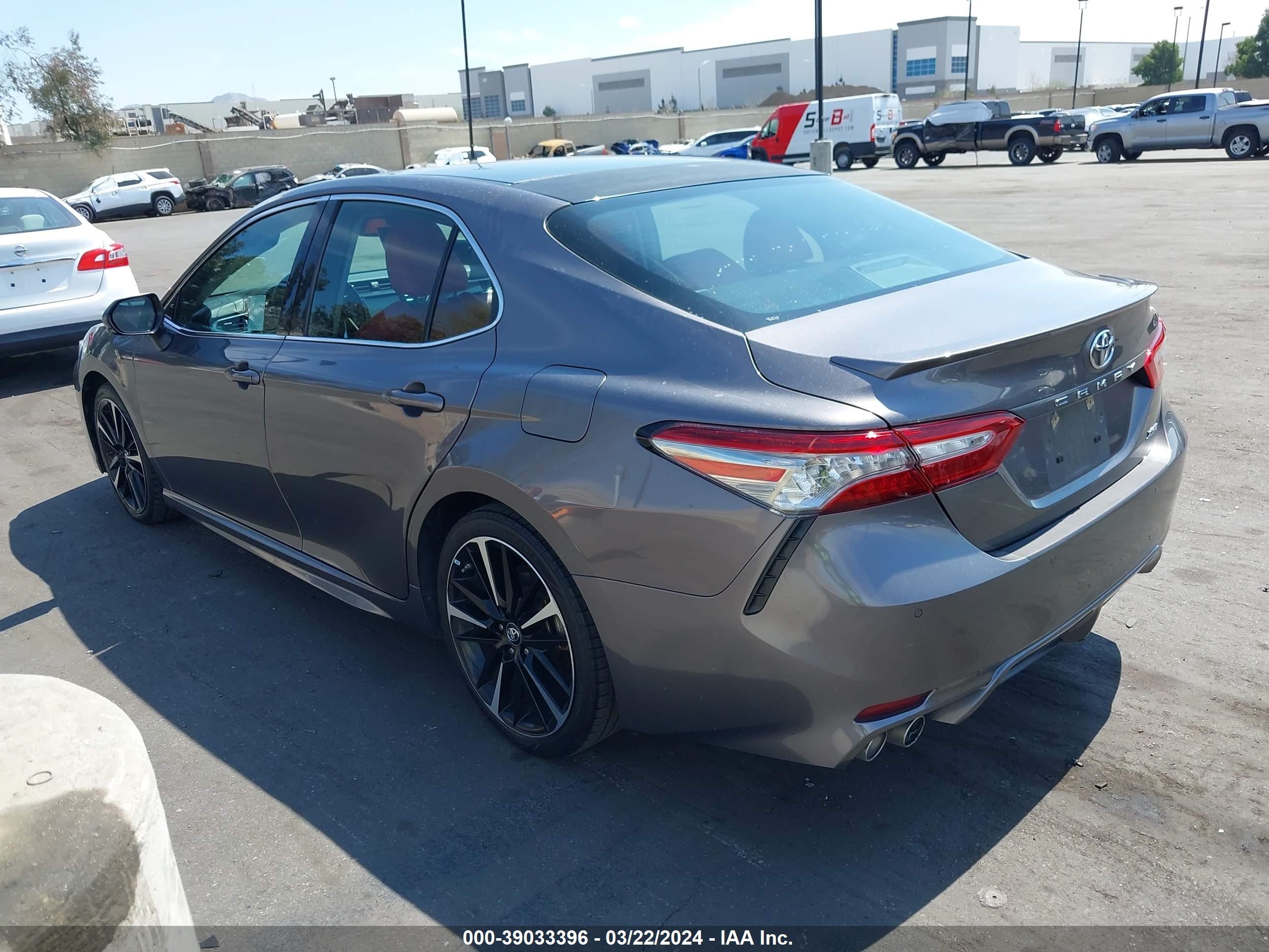 Photo 2 VIN: 4T1B61HK5JU133278 - TOYOTA CAMRY 