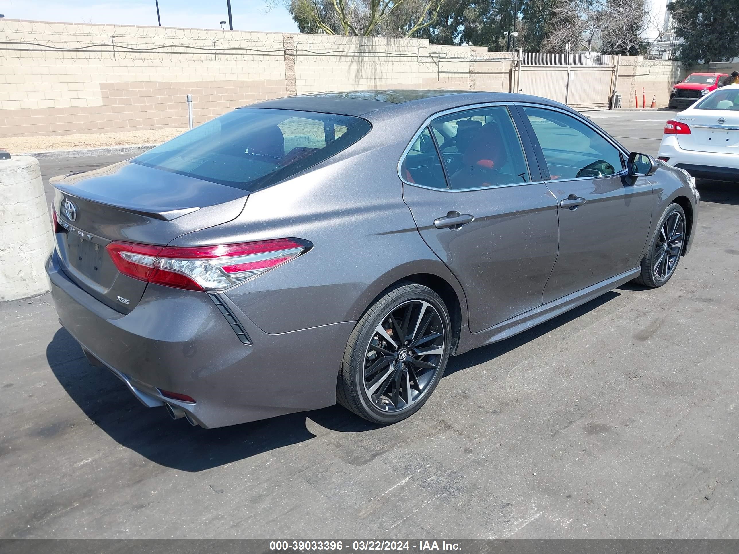 Photo 3 VIN: 4T1B61HK5JU133278 - TOYOTA CAMRY 